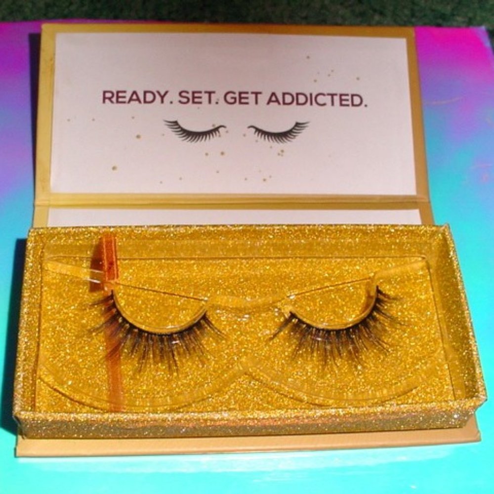 LASHAHOLIC NIB Luxury Lashes